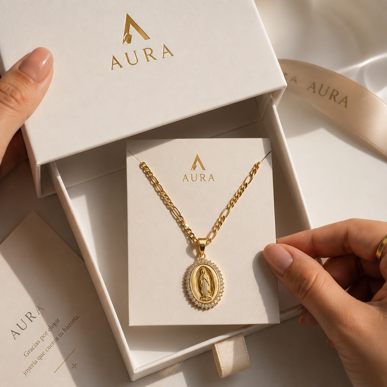 Aura™ Medalla Virgen de Guadalupe | Un Símbolo de Fe, Protección y Esperanza